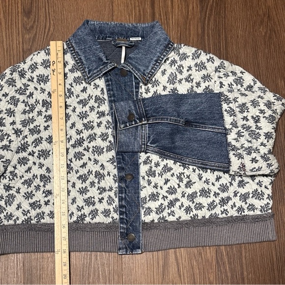 🔥🔥🔥Free People Denim and Gray Floral Jean Jacket Size: XS/S - Picture 5 of 9